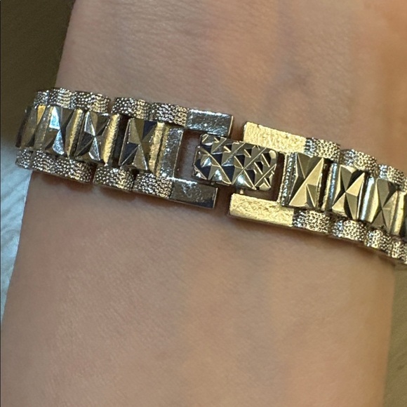 Gold plated Geometric Bracelet 6.25" - Picture 4 of 4